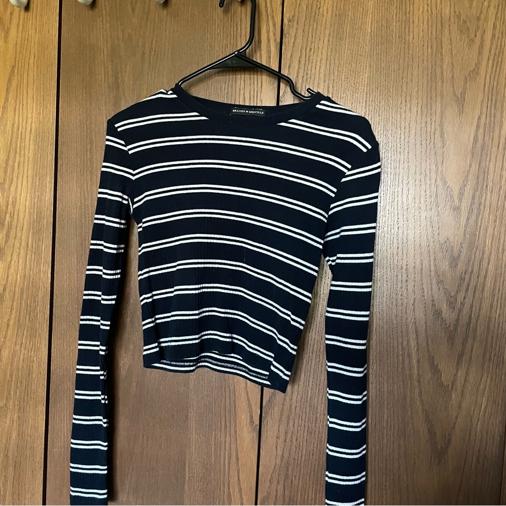 Brandy Melville Black and White Cropped Long Sleeve Tee
